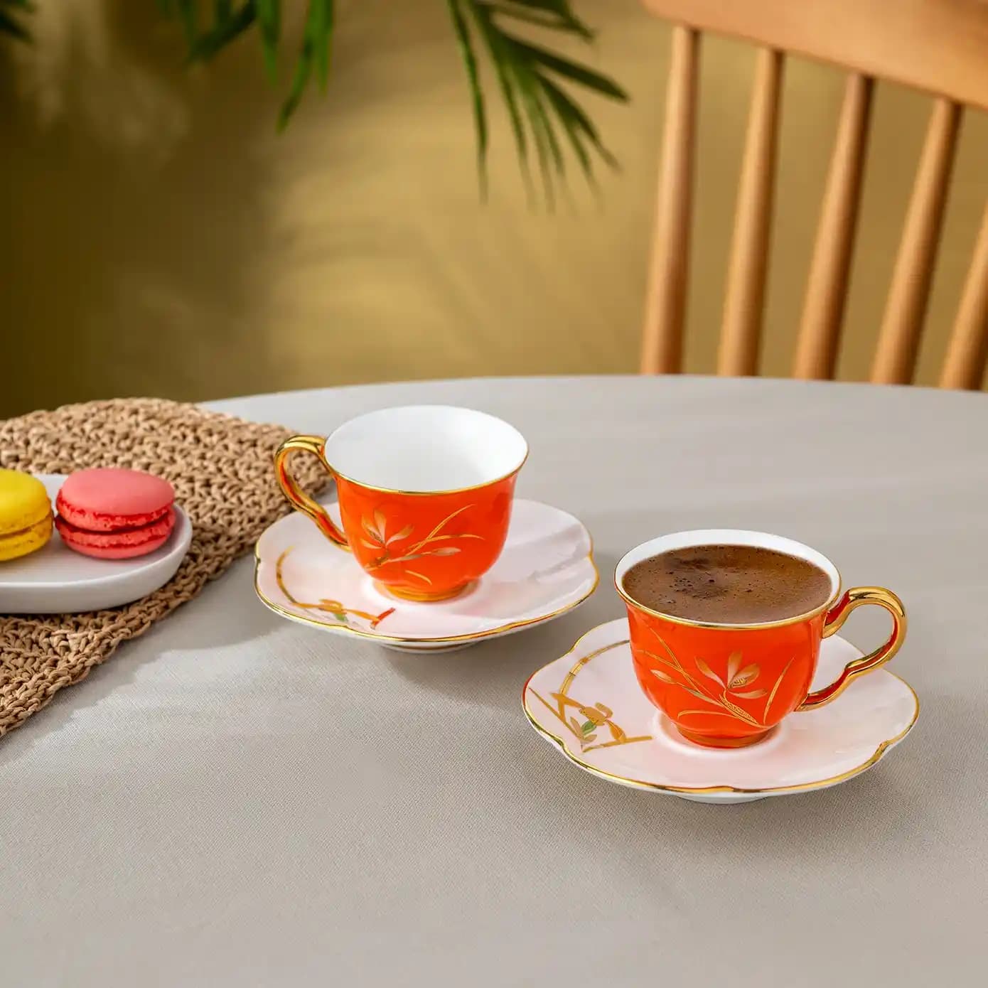 Turuncu Porselen Fincanlar ile Dekorasyonunuza Sıcak ve Enerjik Bir Dokunuş Katın