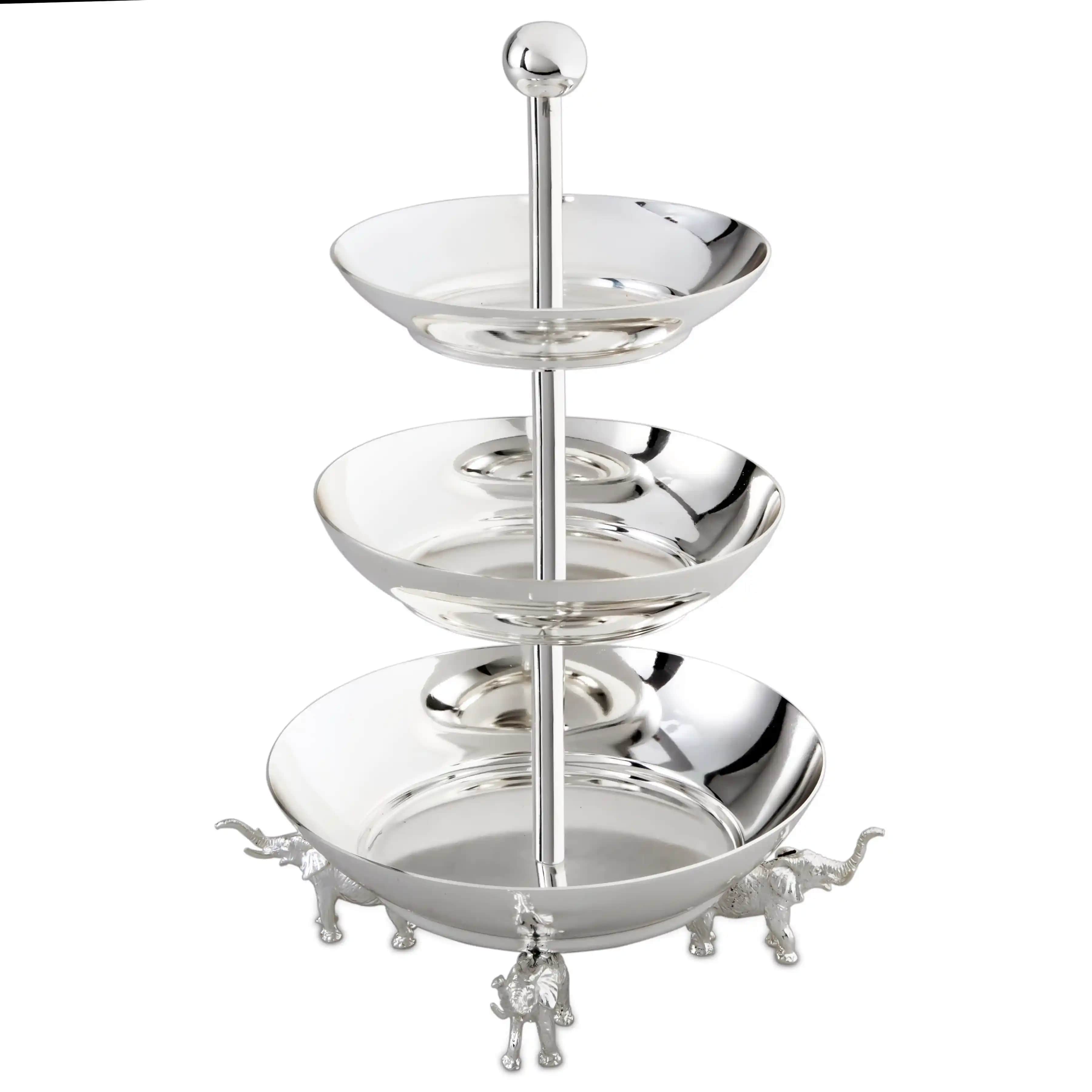 Üç Katlı Sunumluklarla Dekorasyonda Şıklık ve İşlevselliğin Birleşimi