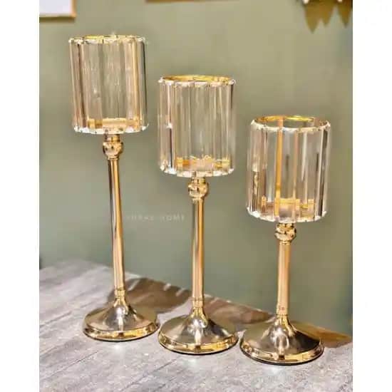 Üçlü Mumluklar: Dekorasyonda Zarafet ve Şıklık Sağlayan Modern ve Klasik Tasarımlar