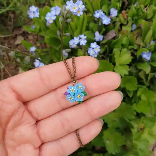 Unutma Beni Çiçeği Kolyesi: Anlam ve Dekorasyon İçin Zarif Bir Seçenek