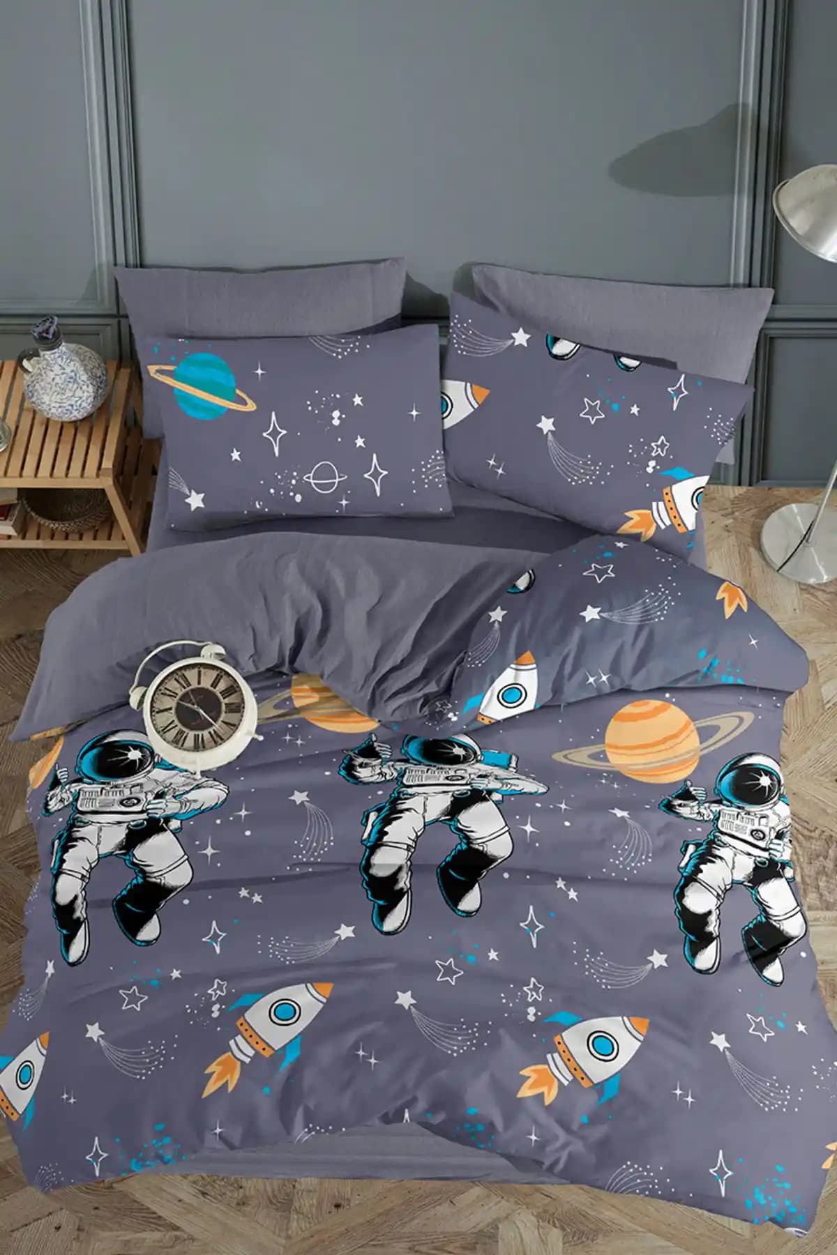 Uzay Temalı Tek Kişilik Nevresim Takımlarıyla Modern ve Şık Yatak Odası Dekorasyonu