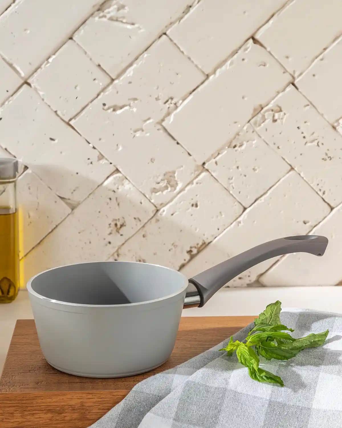 Vintage Sos Tencereleri Dekorasyon ve Mobilyada Nostaljik Şıklığın Anahtarı