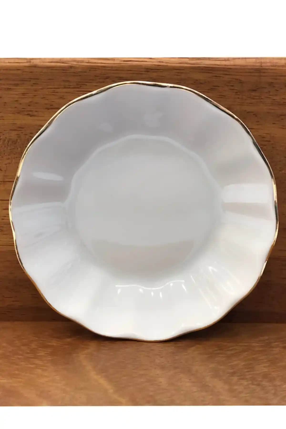 Yalızlı Çay Tabağı: Estetik ve İşlevselliğiyle Dekorasyonun Zarif Simgesi