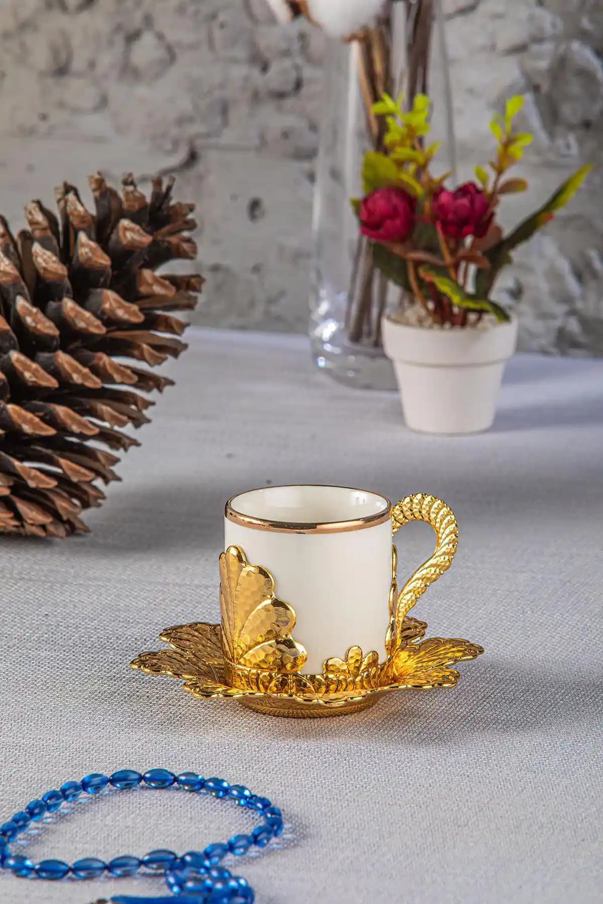 Yalnızlı Kahve Fincanlarıyla Dekorasyonda Zarafet ve Şıklık Yaratma Rehberi