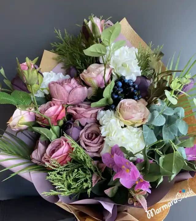 Yapay Buket Çiçekler ile Dekorasyonda Estetik ve Dayanıklılık Sağlayan Çözüm