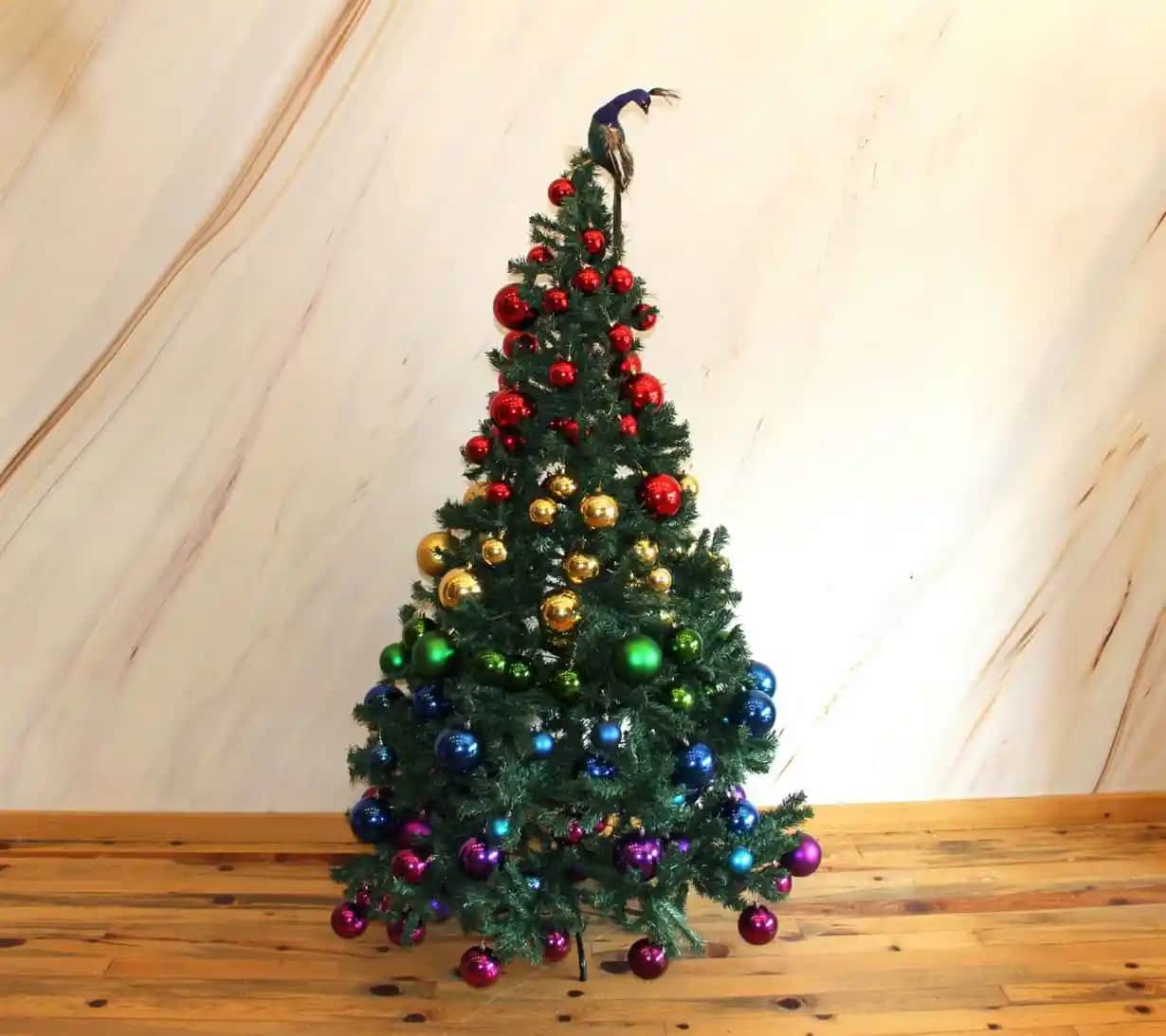 Yapay Çam Ağacı ile Dekorasyonunuzu Geliştirin ve Estetiği Artırın