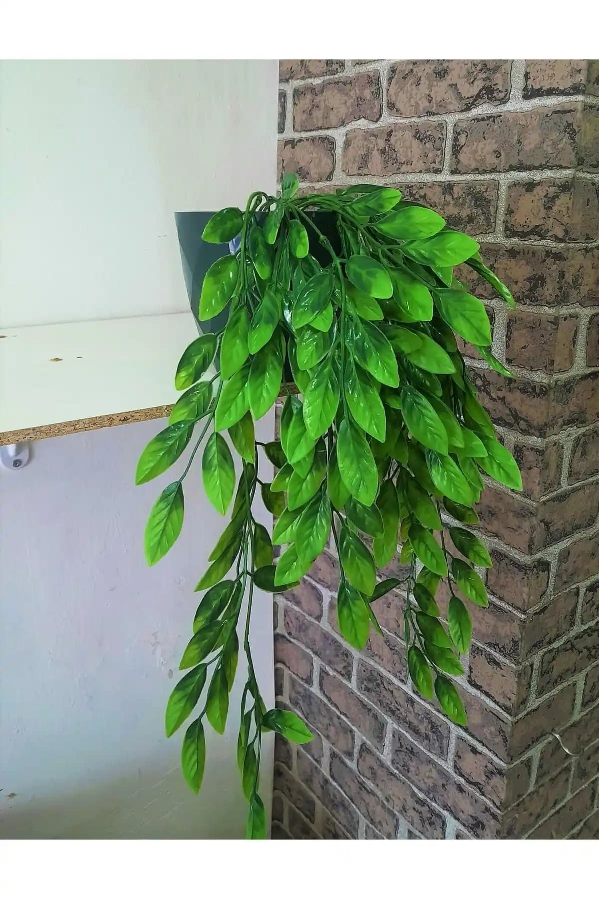 Yapay Yeşil Çiçeklerle Dekorasyonda Estetik ve Pratik Çözümler