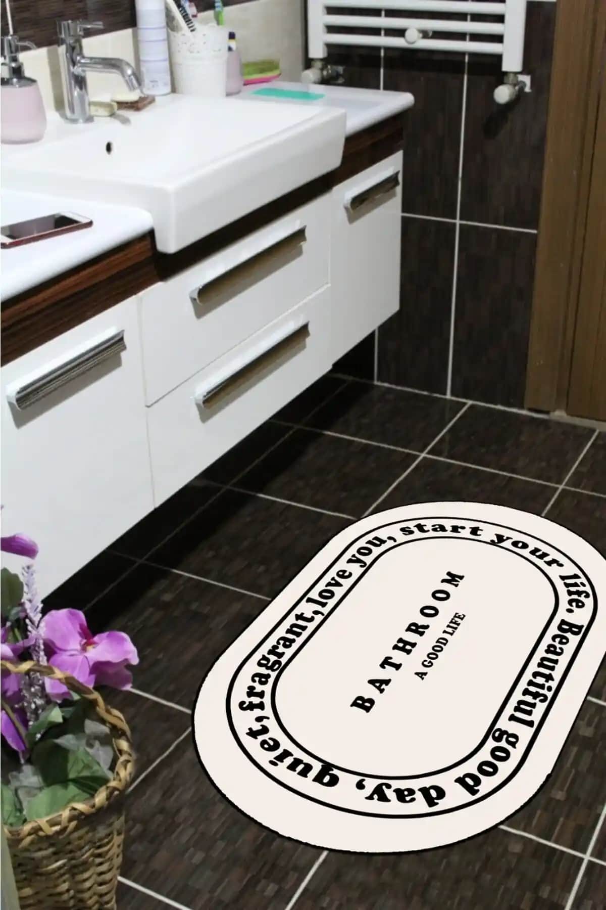 Yazılı Banyo Paspası ile Dekorasyonunuzu Şık ve Güvenli Hale Getirin