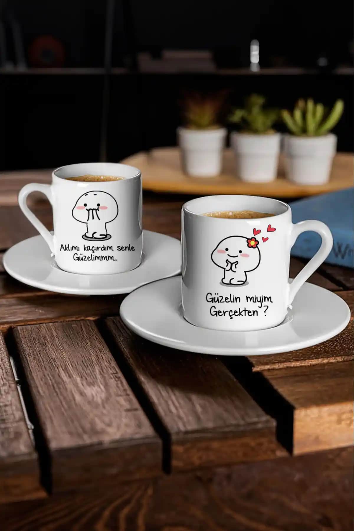 Yazılı Kahve Fincanlarıyla Kişisel Tarzınızı ve Dekorasyonunuzu Zenginleştirin