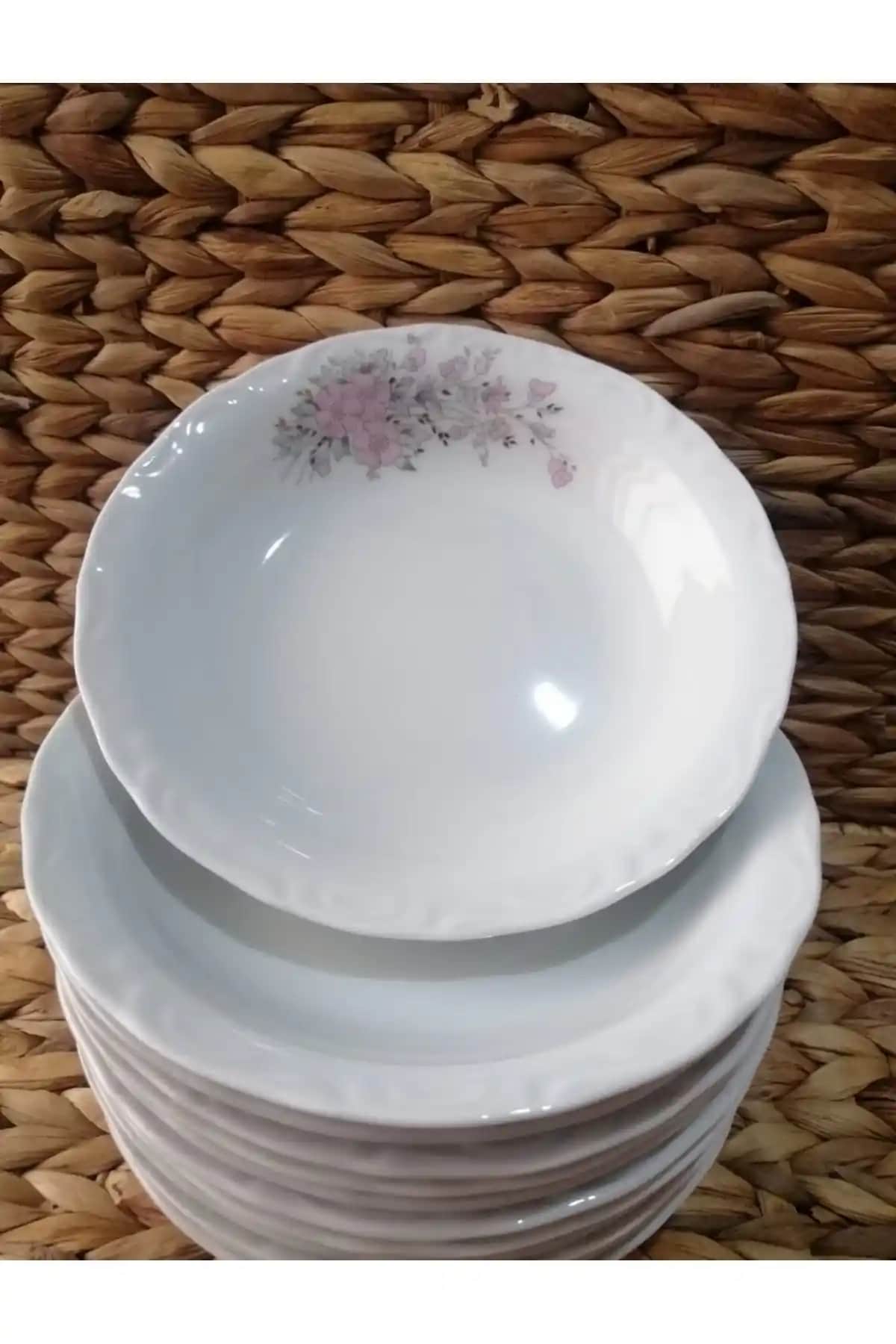 Yemek Tabakları Seçimi: Estetik ve Dayanıklı Modellerle Sofralarınıza Zarafet Katın