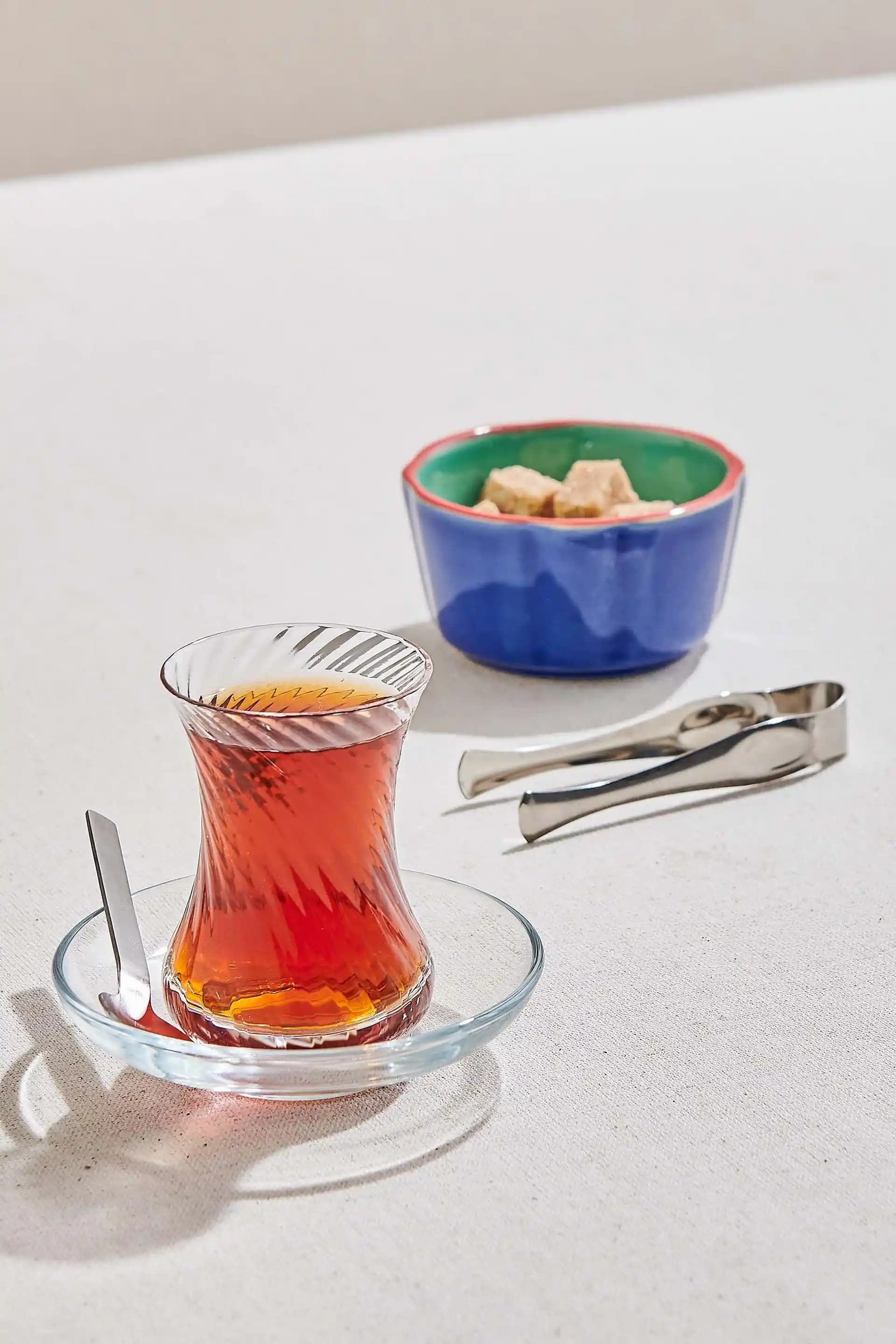 Yeni Çıkan Çay Bardakları ile Dekorasyonunuza Modern ve Şık Dokunuşlar Ekleyin