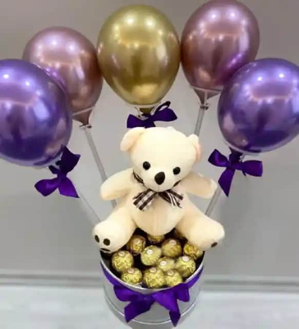 Yenidoğan Balon Kutuları ve Çiçek Sepetleri ile Doğum Kutlama Dekorasyonları