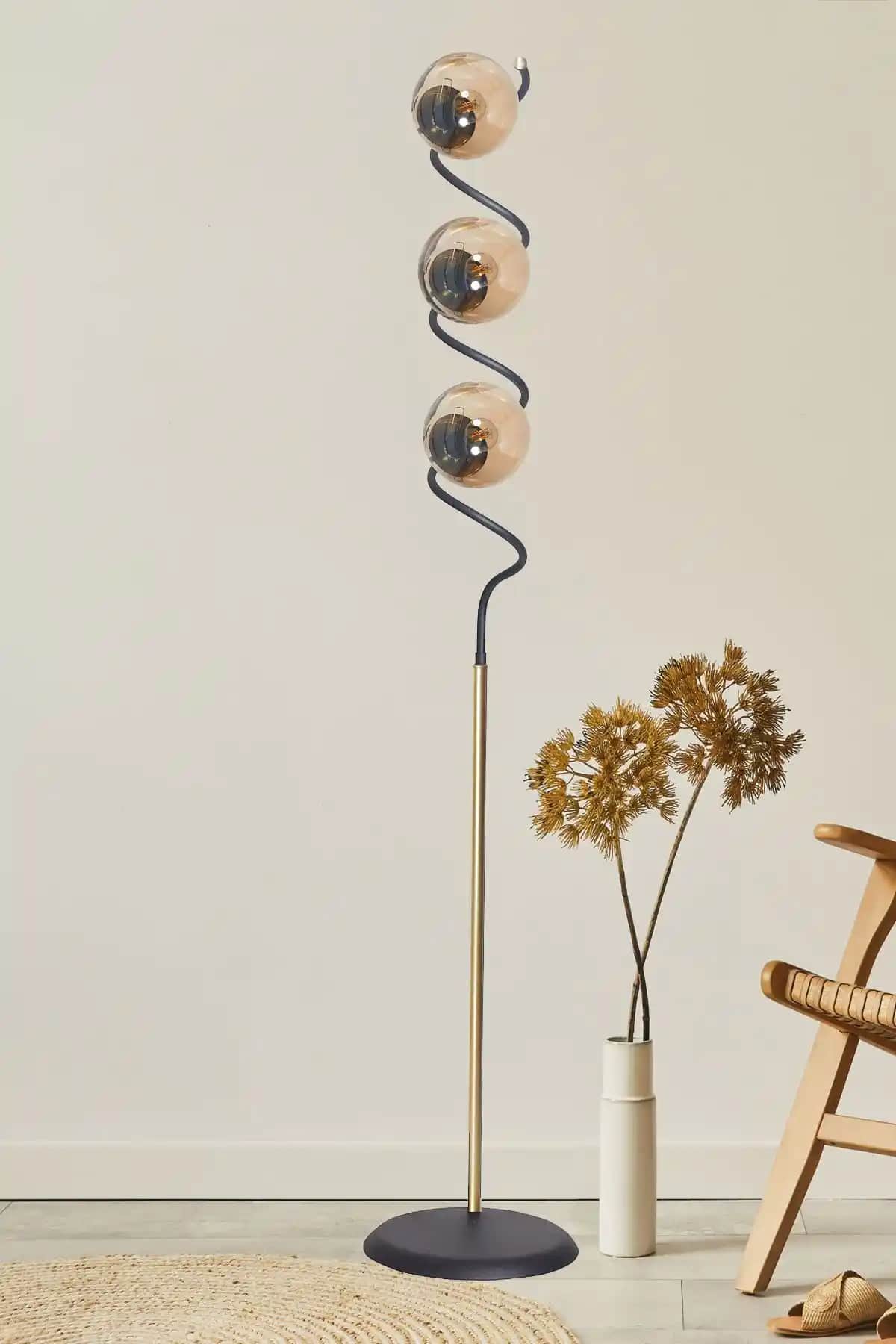 Yerden Ay<dı>nlatma Lambaderleri: Modern ve Şık Dekorasyon Çözümleri