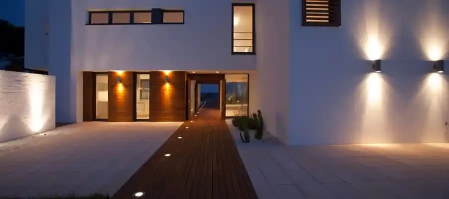 Yerden Işıklan<dı>rma ile Modern ve Estetik İç Mekân Dekorasyonu Nasıl Yapılır