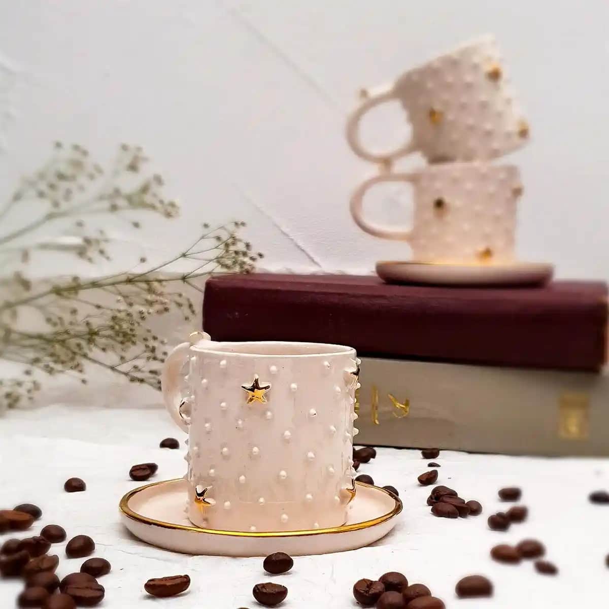 Yıl<dı>zlı Kahve Fincanları ile Dekorasyonda Zarafet ve Şıklık Sağlama Rehberi