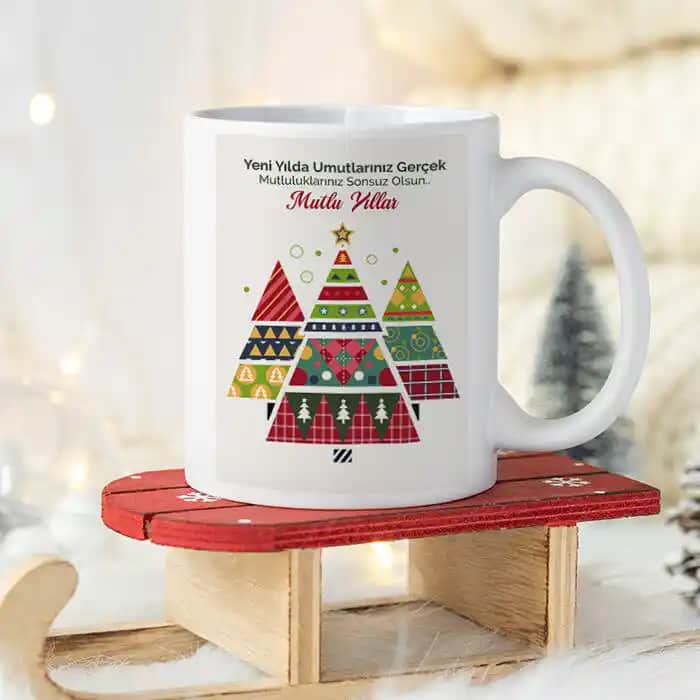 Yılbaşı Dekorasyonunda Kupa Bardaklarıyla Sıcak ve Şık Atmosfer Yaratma Rehberi