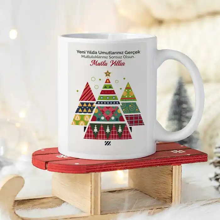 Yılbaşı Dekorasyonunda Kupa Bardaklarıyla Sıcak ve Şık Atmosfer Yaratma Rehberi