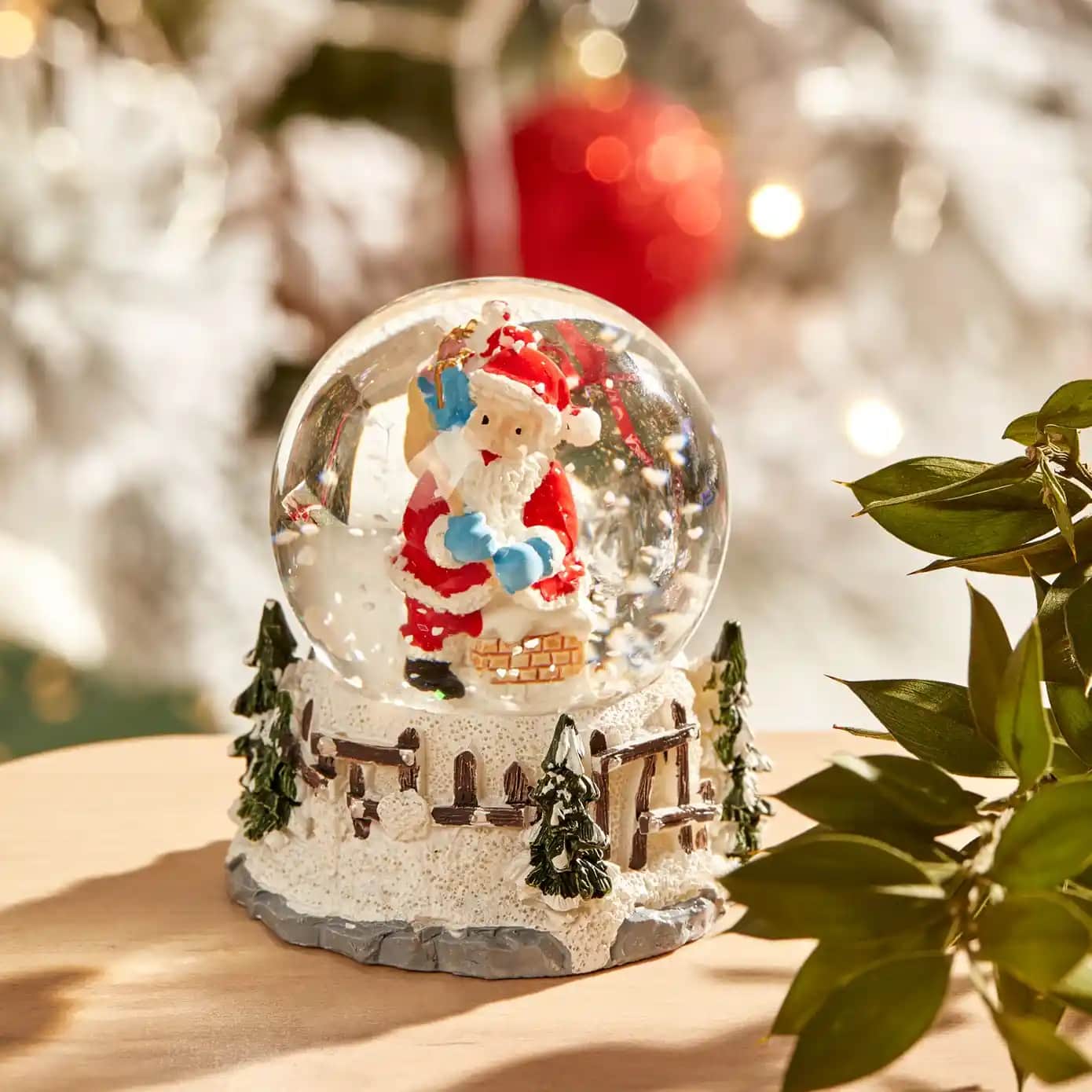 Yılbaşı Kar Küresi Dekorasyonu: Seçim ve Kullanım İpuçlarıyla Masalsı Atmosfer Yaratın