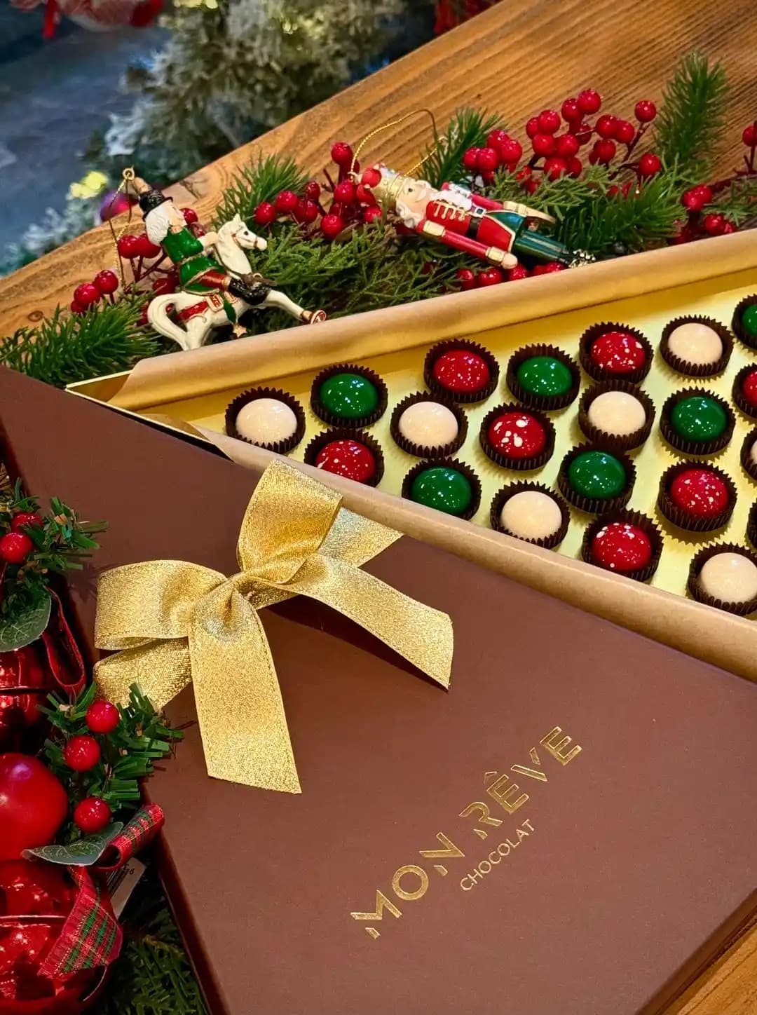 Yılbaşı Koleksiyonlarıyla Modern ve Şık Ev Dekorasyonu Trendleri ve Fiyat Seçenekleri