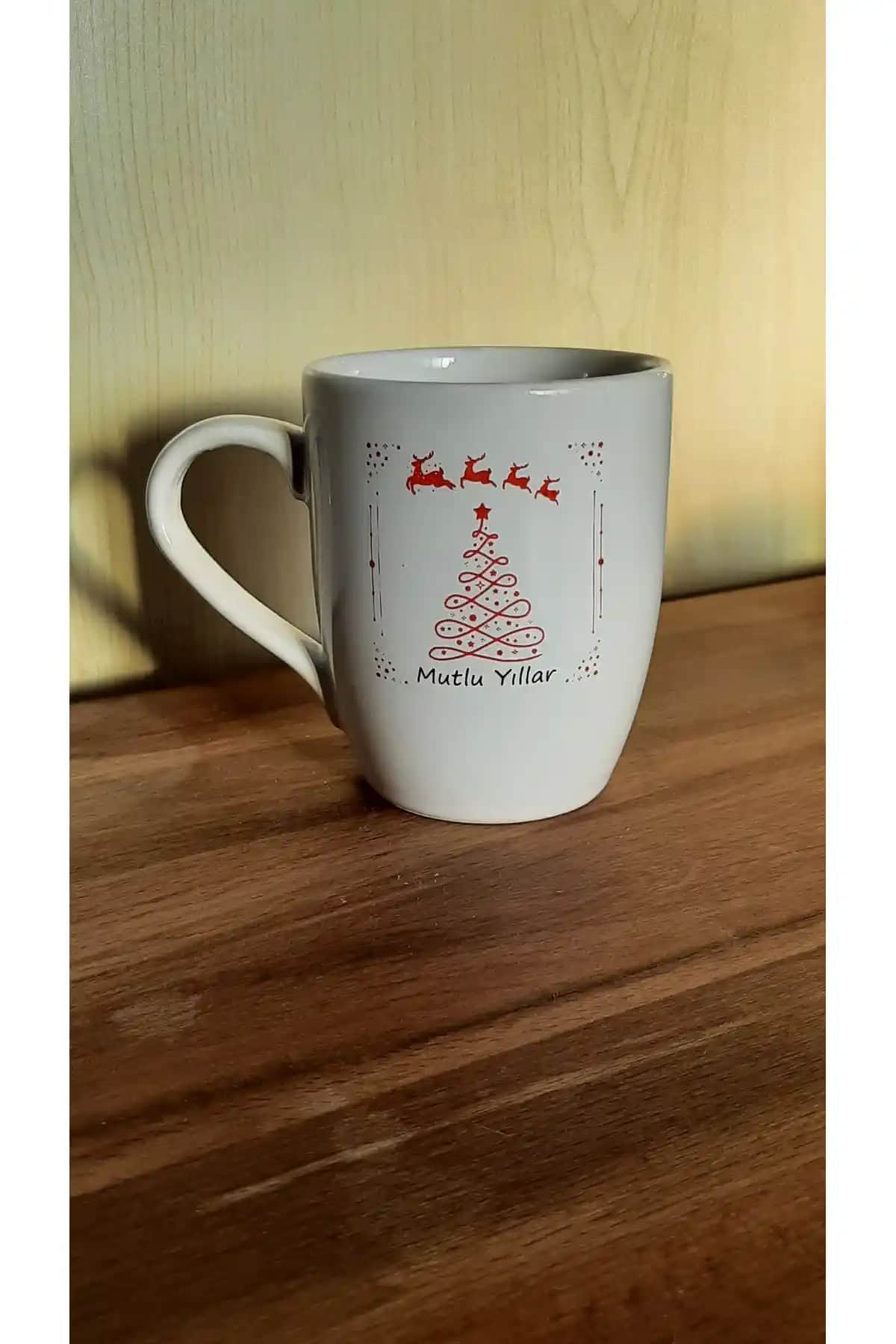 Yılbaşı Kupalarıyla Dekorasyonunuzu Göz Kamaştırıcı Hale Getirin