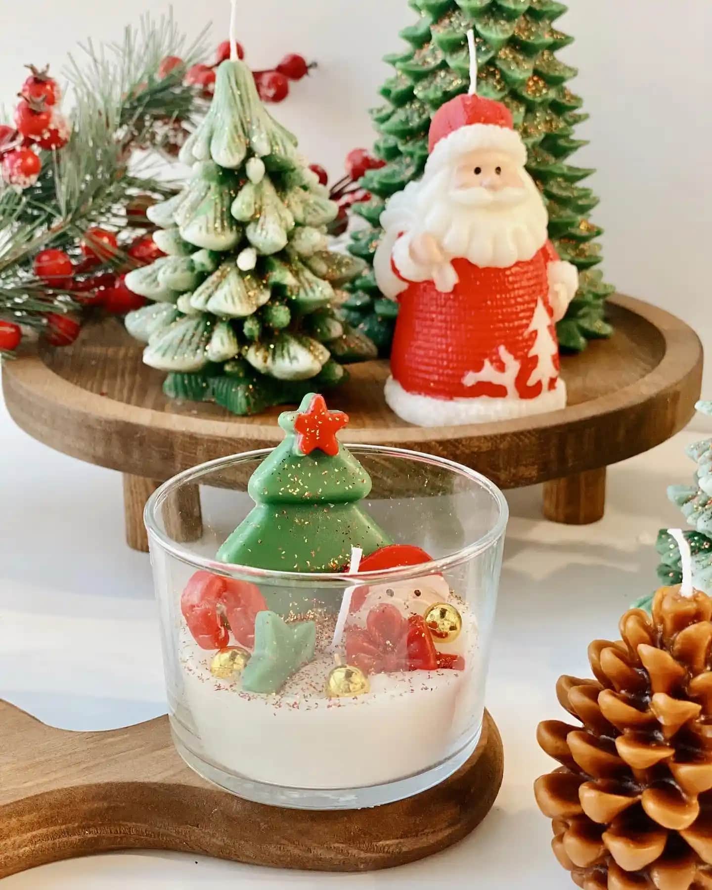 Yılbaşı Mumlarıyla Dekorasyonunuzu Şık ve Sıcak Bir Atmosfere Dönüştürün