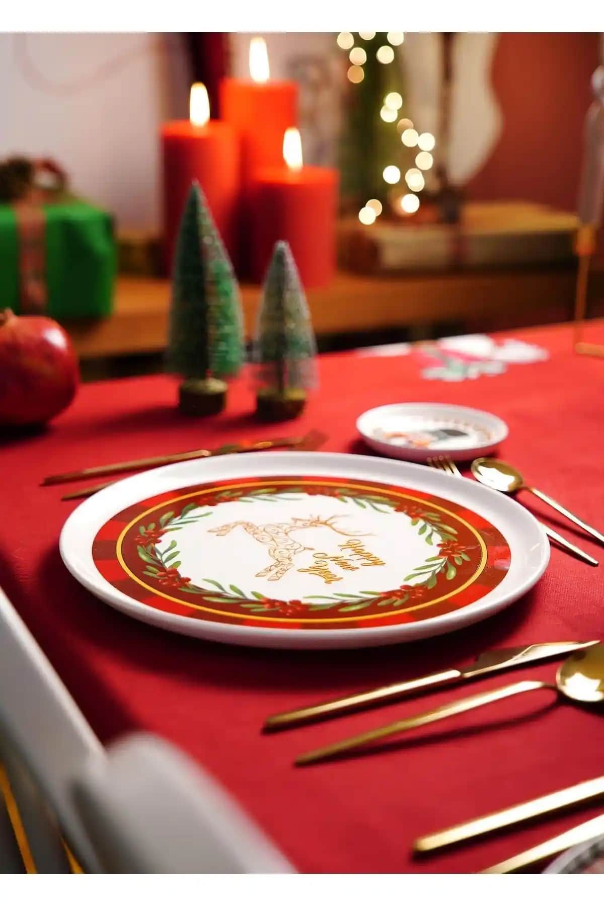 Yılbaşı Sofralarını Şık ve Temalı Servis Tabaklarıyla Güzelleştirme Rehberi