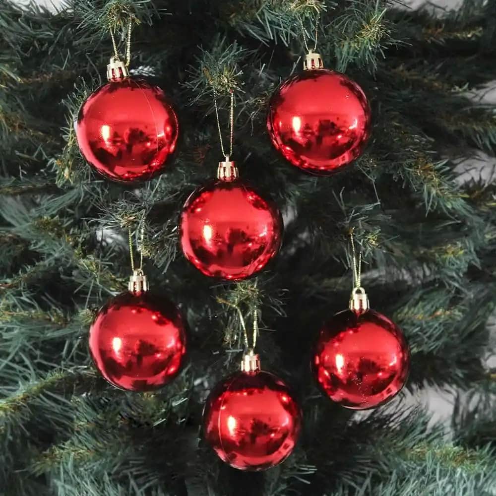 Yılbaşı Topu Dekorasyonu: Renkli ve Şık Bir Yeni Yıl Atmosu Yaratmanın Yolları