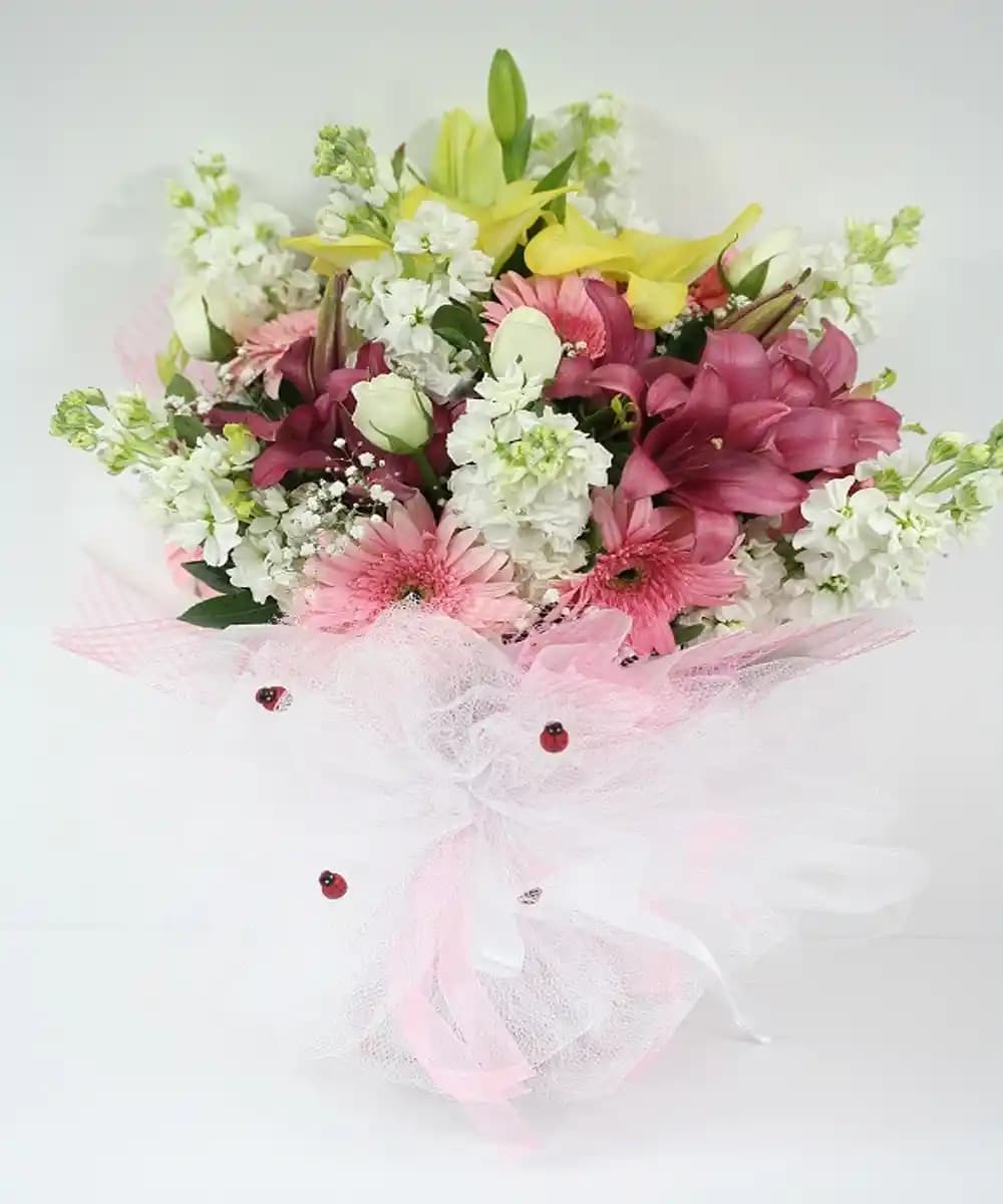 Zarif Çiçek Buketleri ile Dekorasyon ve Estetikte Şıklık Yaratma Rehberi