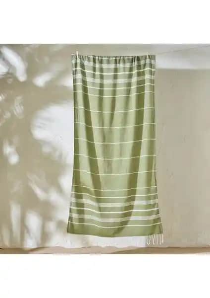 Bella Maison ve Green Petition Plaj Havlusu Karşılaştırması: Hangi Ürün Daha Uygun