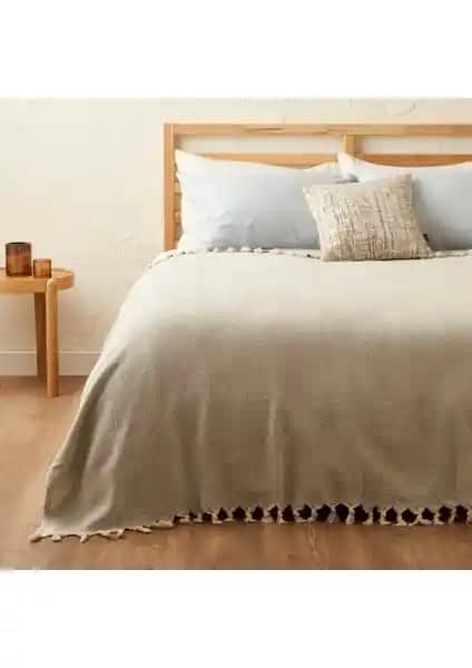 Bella Maison ve Madame Coco Madelyn Çift Kişilik Pamuk Yatak Örtüsü Karşılaştırması