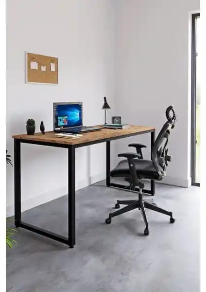 Ceramical MS1 ve Yurudesign Laura Çalışma Masaları Karşılaştırması