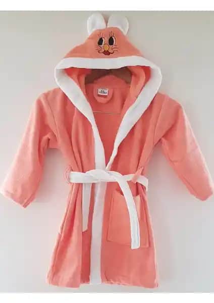 Çocuklar İçin Kadife ve Oyalı Textile Bornozlarının Karşılaştırması