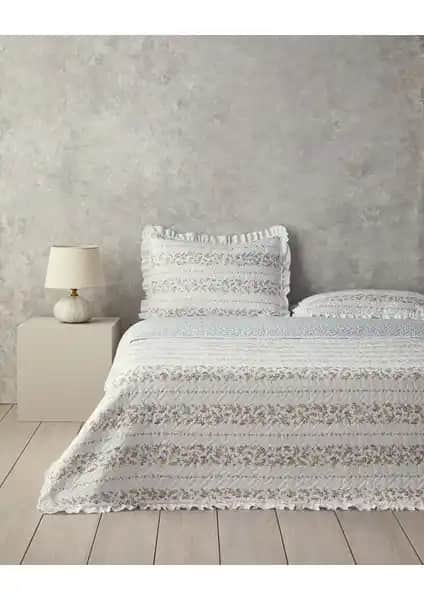 English Home Bloomy Stripe ve Madame Coco Stephane Yatak Örtüsü Karşılaştırması