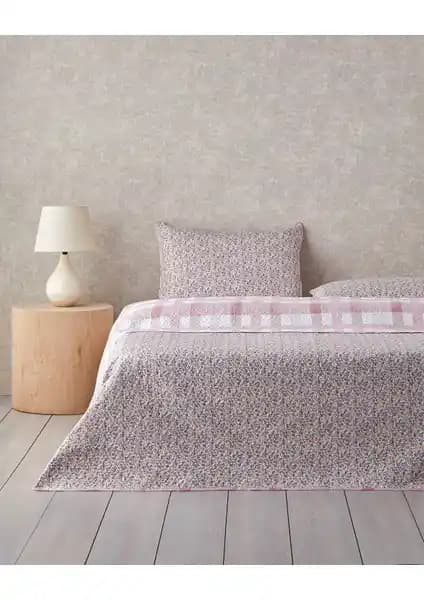 English Home Blushing Blooms ve Karaca Home Vella Yatak Örtüsü Karşılaştırması 2023