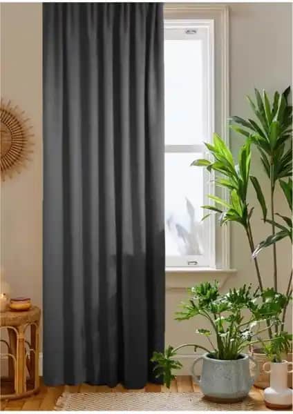 Ev Dekorasyonunda Kullanılan Home Color Antrasit Gri ve NS Ehli Tacir Siyah Blackout Perde Karşılaştırması