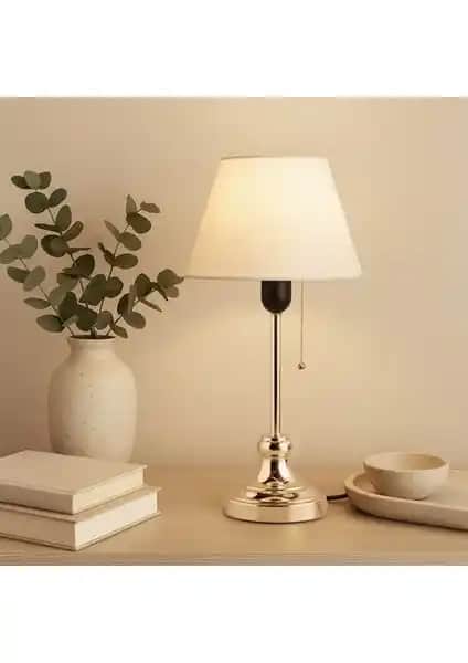 Homing Edel Gold ve Kumaş Başlık Siyah Gövde Abajurlarının Karşılaştırması