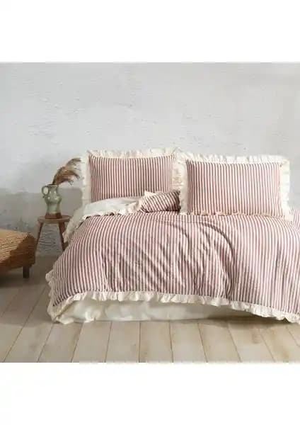 Macas Home Soil Cherry ve Nordqueen Estina Pamuklu Çift Kişilik Nevresim Setleri Karşılaştırması