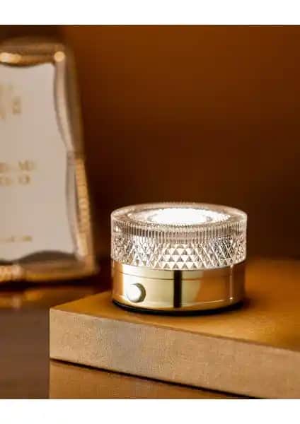 Madame Coco Claire Dokunmatik Abajur ve Art&Gift North Home Ahşap Abajur Karşılaştırması