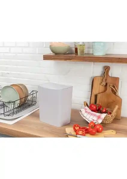 Madame Coco Olivier Switch ve Primanova Lenox Çöp Kovası Karşılaştırması: Tasarım ve Özellikler