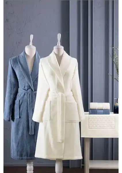 Özdilek Blossom İndigo-Krem ve Dory Lila-Gri Bornoz Setlerinin Karşılaştırması