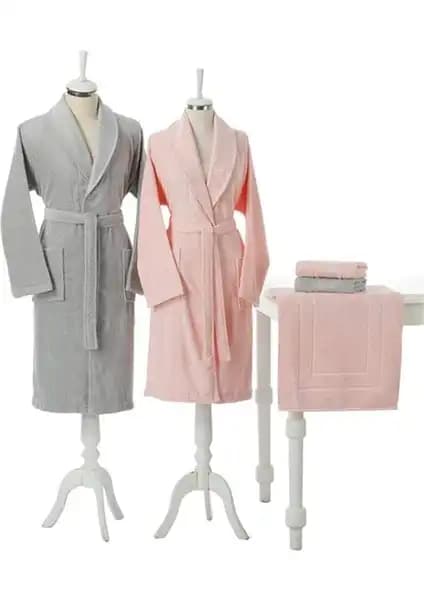 Özdilek Camellia Gri Pembe ve Mayra Kadife Aile Bornoz Setleri Karşılaştırması 1