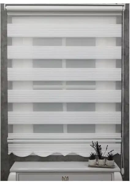 Perde Karşılaştırması: Geniş Plise Etek Dilimli ve Bambu Beyaz Zebra Stor Modelleri 1