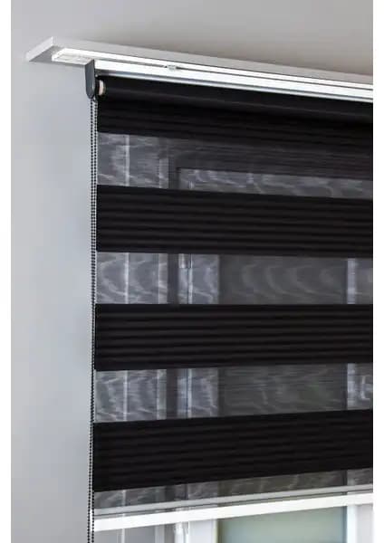 Perde Modelleri Karşılaştırması: Brillant Pileli Koyu Kahve ve Siyah Zebra Stor 2