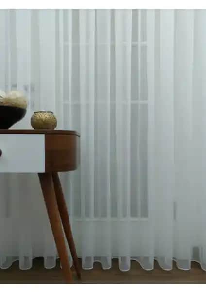 Taç İnce Çizgili Sade Tasarım ve Zincir Desenli Tül Perdeler Karşılaştırması