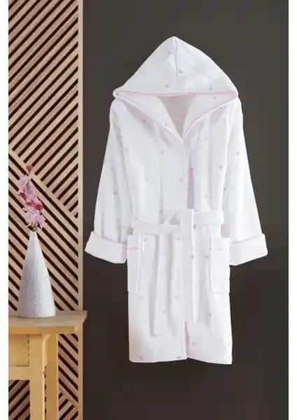 Varol Kalpli Nakışlı ve Nemesis Pike Otel Bornozları Karşılaştırması