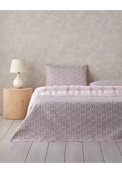 Yatak Örtüsü Karşılaştırması: English Home Blushing Blooms ve Çeyiz Bahçesi Siyah Sarmaşık Özellikleri 1