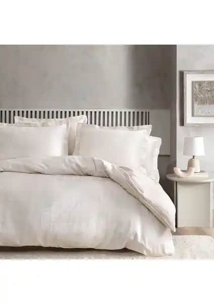 Yataş Destra Saten ve Bedding Plain Çift Kişilik Nevresim Takımı Karşılaştırması