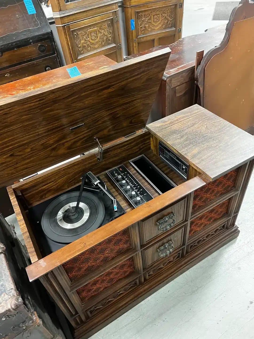 Habitat'tan İkinci El Mobilya Alımı ve Ev Dekorasyonunda Stil Oluşturma Yöntemleri