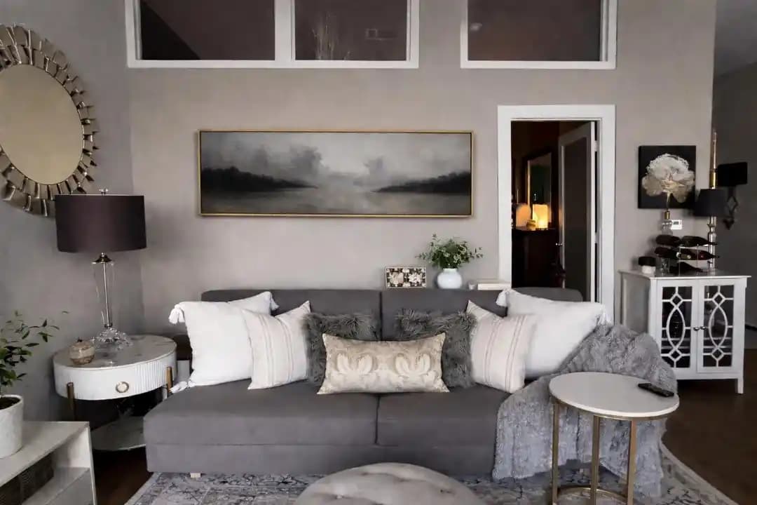 Kanepe Üzerine Sanat Eseri Seçimi: Tek Parça ve İki Parçalı Kompozisyonların Karşılaştırması