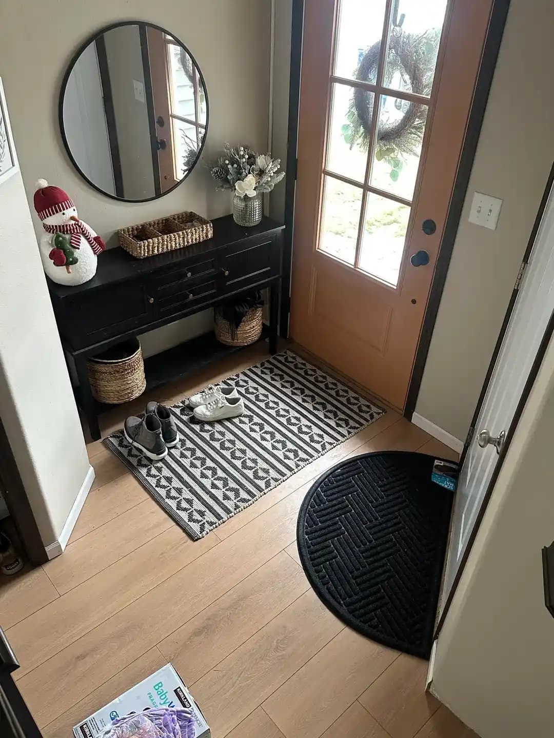 Küçük ve Garip Şekilli Giriş Alanları İçin Dayanıklı ve Estetik Halı Seçimi Rehberi